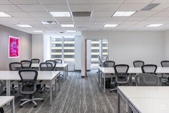 1325 Avenue of the Americas, New York, NY en alquiler Foto del edificio- Imagen 2 de 2