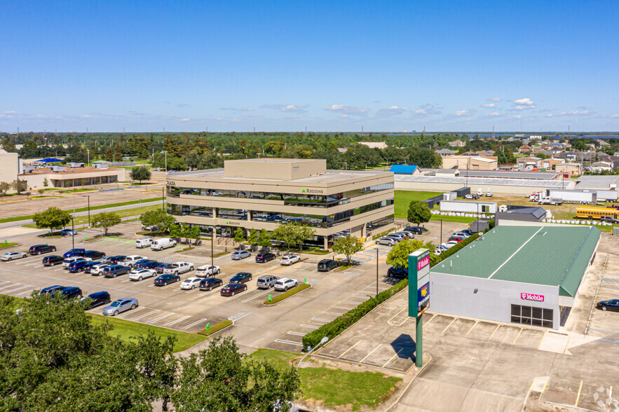 8301 W Judge Perez Dr, Chalmette, LA en alquiler - Foto del edificio - Imagen 3 de 3