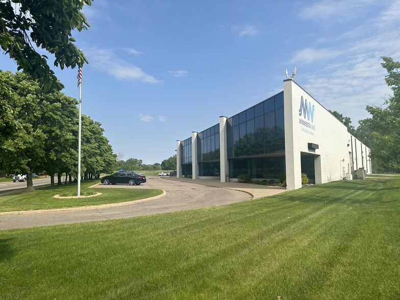 1835 Energy Park Dr, Saint Paul, MN en venta - Foto del edificio - Imagen 1 de 17