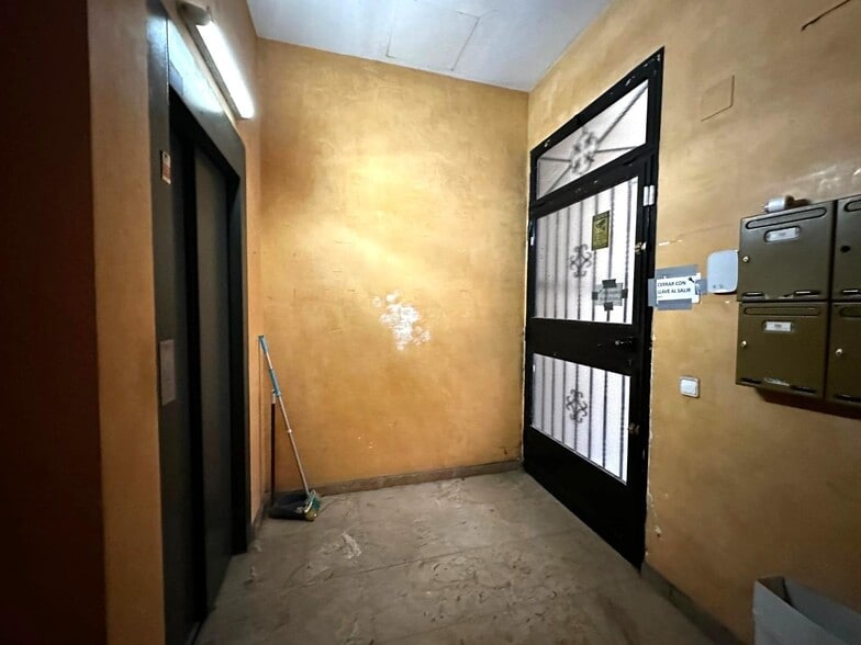 Edificio residencial en Barcelona, Barcelona en venta - Foto del edificio - Imagen 3 de 41