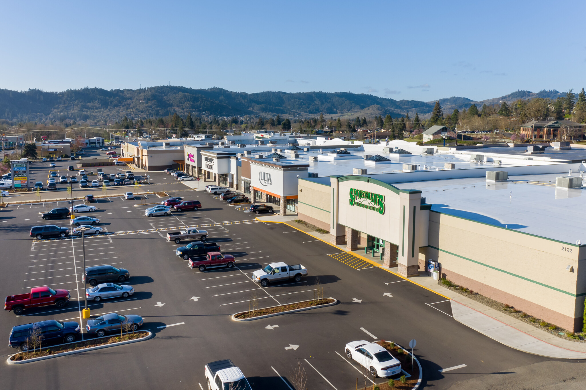 1444 NW Garden Valley Blvd, Roseburg, OR en alquiler Foto del edificio- Imagen 1 de 22