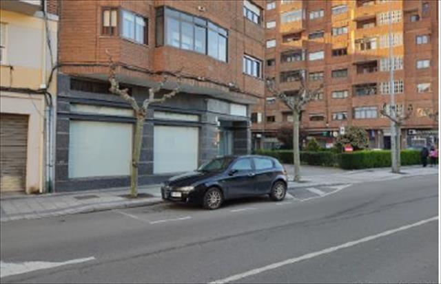 Local en León, León en venta - Foto del edificio - Imagen 2 de 9