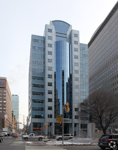 525 University Ave, Toronto, ON en alquiler - Foto del edificio - Imagen 1 de 4