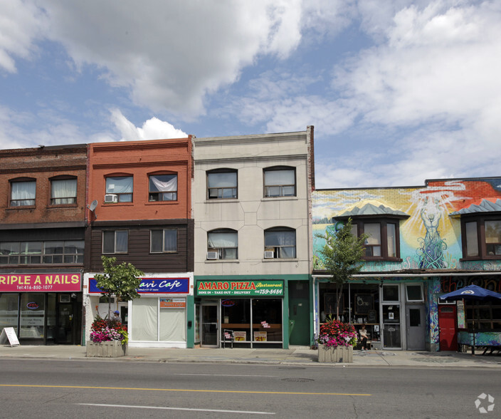 962 Danforth Ave, Toronto, ON en venta - Foto del edificio - Imagen 2 de 2