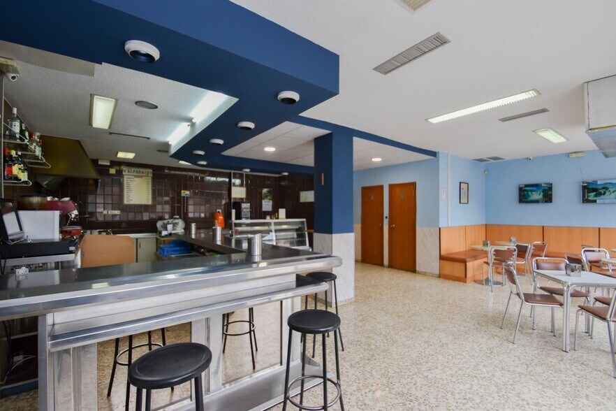 Plaza Poeta Garcilaso de la Vega, 6, Granada, Granada en venta - Foto del edificio - Imagen 3 de 47