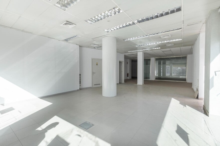 Local en Granada en venta - Foto del interior - Imagen 3 de 25