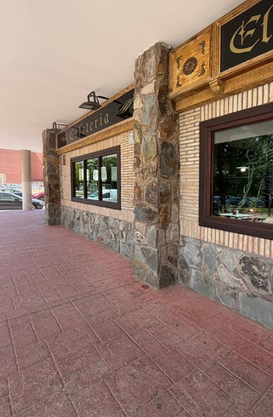 Edificio residencial en Alcalá de Henares, Madrid en venta - Foto del edificio - Imagen 2 de 7