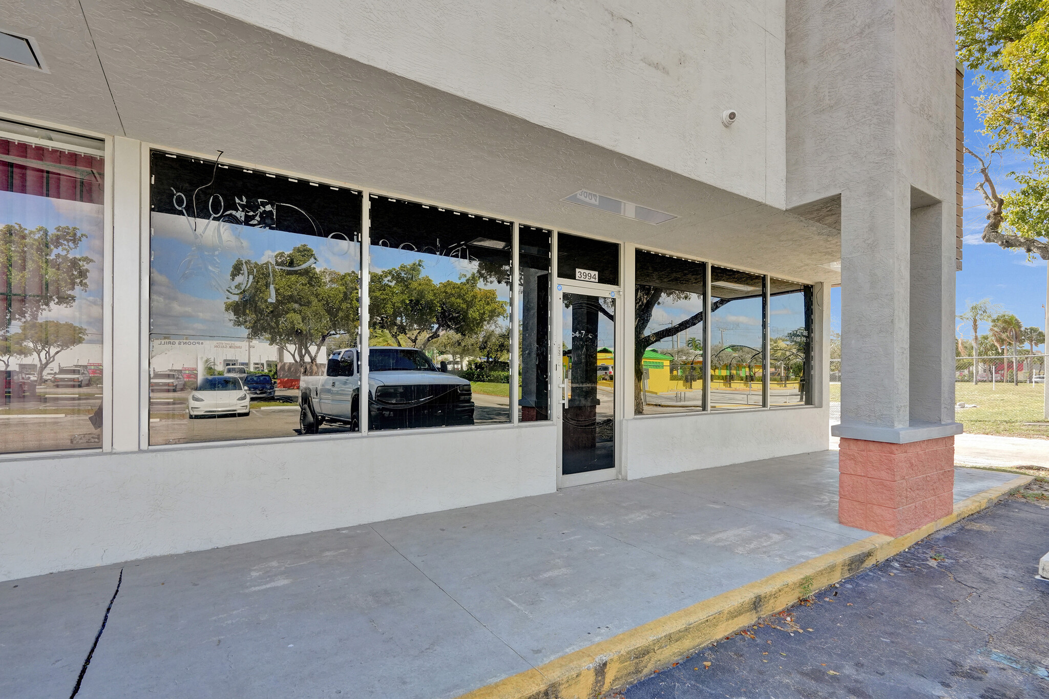 3908 NW 19th St, Lauderhill, FL en alquiler Foto del edificio- Imagen 1 de 8