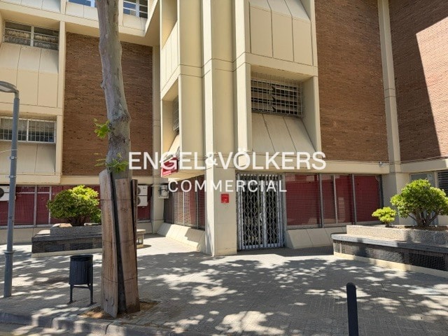 Local en Esplugues de Llobregat, Barcelona en alquiler - Foto del edificio - Imagen 2 de 7