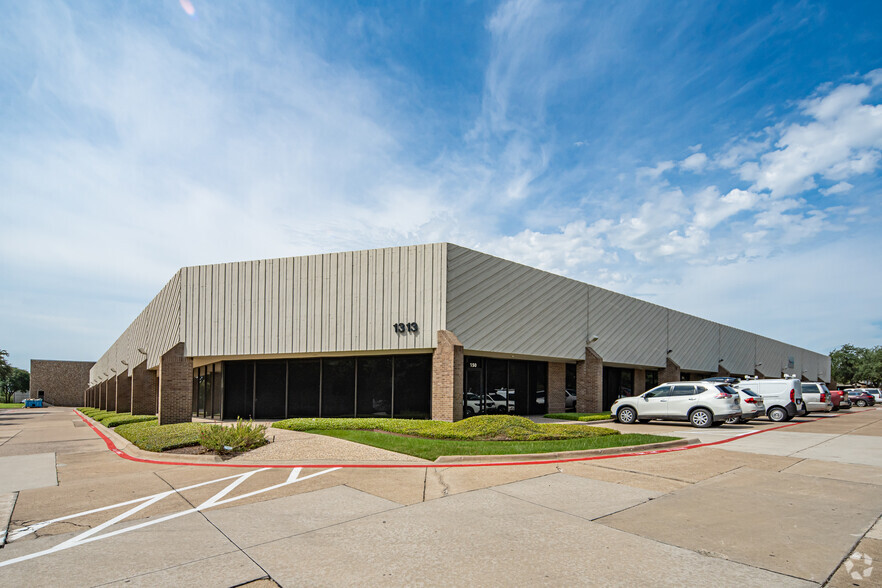 1313 Valwood Pky, Carrollton, TX en alquiler - Foto del edificio - Imagen 1 de 21