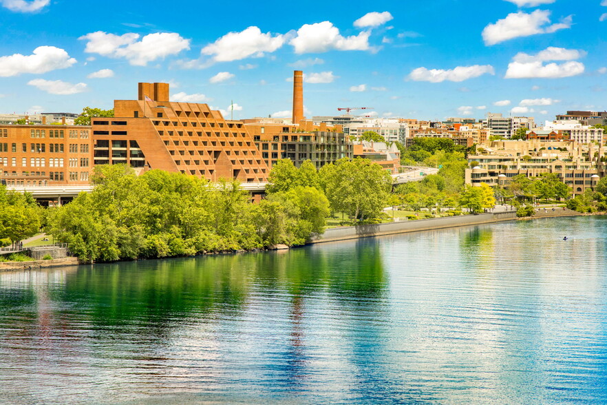 1000-1010 Wisconsin Ave NW, Washington, DC en alquiler - Foto del edificio - Imagen 1 de 14