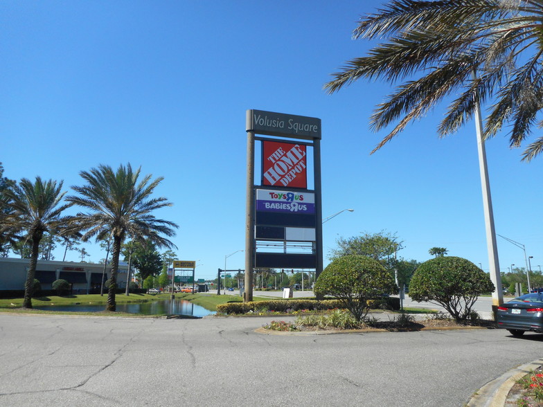 2453-2475 W International Speedway Blvd, Daytona Beach, FL en alquiler - Foto del edificio - Imagen 1 de 9