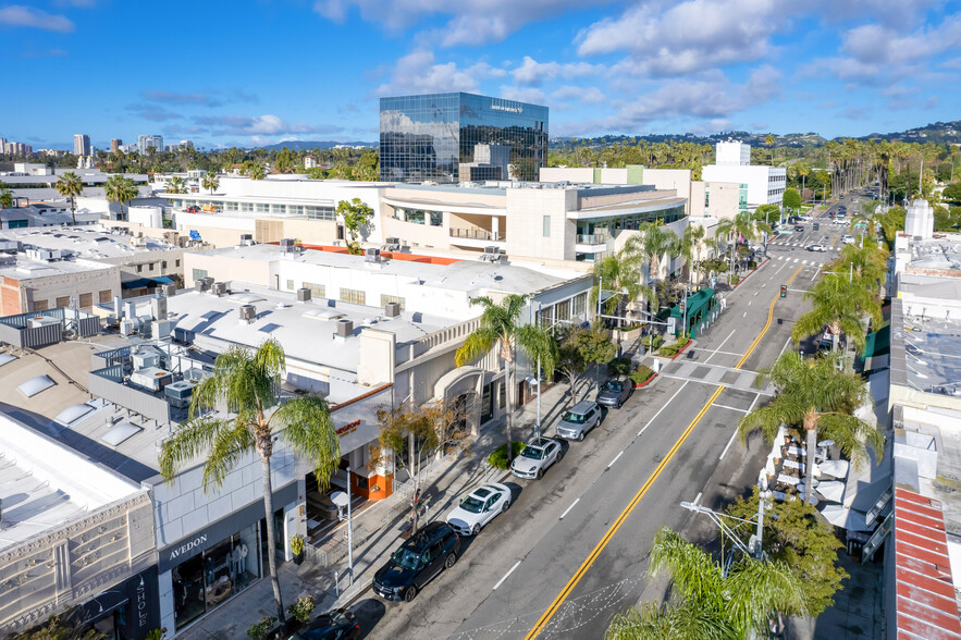 425 N Canon Dr, Beverly Hills, CA en alquiler - Foto del edificio - Imagen 3 de 4