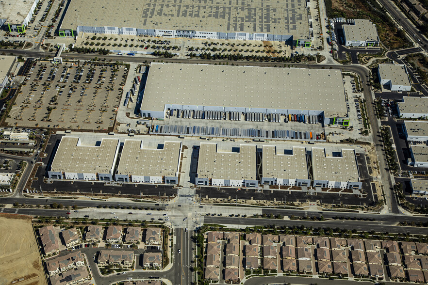 5200-5210 Hamner, Eastvale, CA en alquiler - Foto del edificio - Imagen 1 de 5