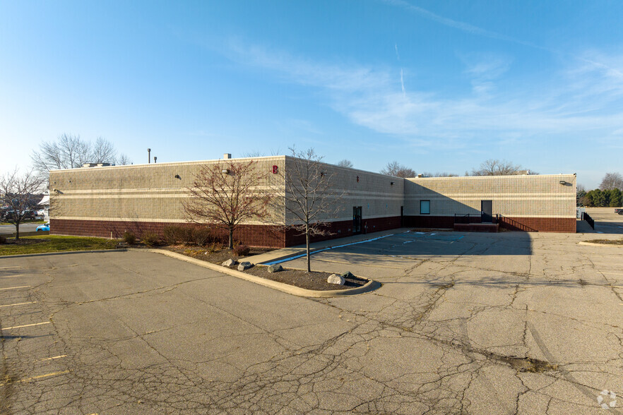 34381 S Gratiot Ave, Clinton Township, MI en venta - Foto del edificio - Imagen 2 de 8