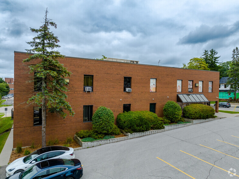 15 Elizabeth St, Orangeville, ON en alquiler - Foto del edificio - Imagen 2 de 5