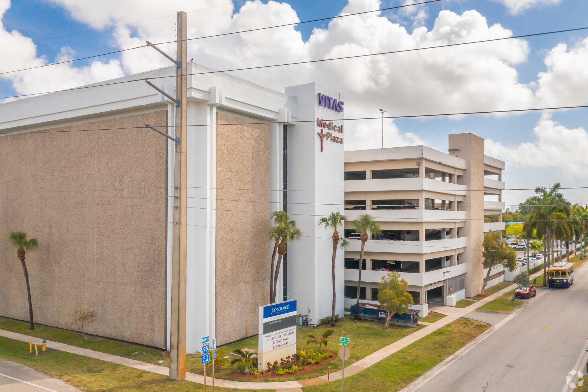 100 NW 170th St, North Miami Beach, FL en alquiler Foto del edificio- Imagen 1 de 19