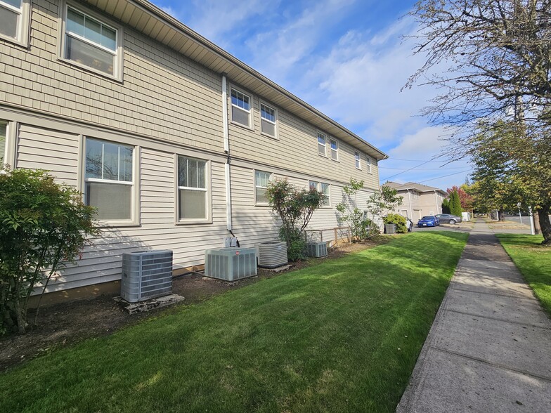 945 Columbia St NE, Salem, OR en venta - Foto del edificio - Imagen 2 de 10