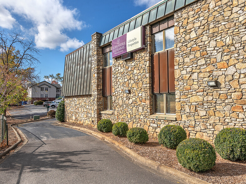 7 Orchard St, Asheville, NC en alquiler - Foto del edificio - Imagen 3 de 12