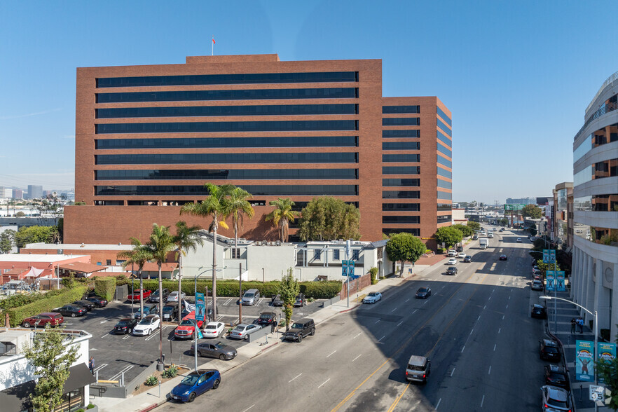 11845 W Olympic Blvd, Los Angeles, CA en alquiler - Foto del edificio - Imagen 3 de 32