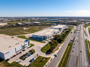 4210 N IH-35, San Antonio, TX - VISTA AÉREA  vista de mapa