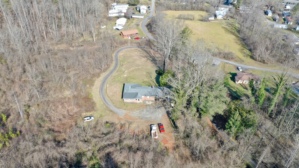 174 Walter Ashe Rd, Sylva, NC en venta - Foto principal - Imagen 1 de 33