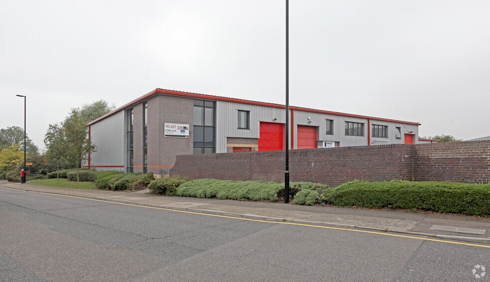 645 River Gdns, Feltham en alquiler - Foto del edificio - Imagen 2 de 3