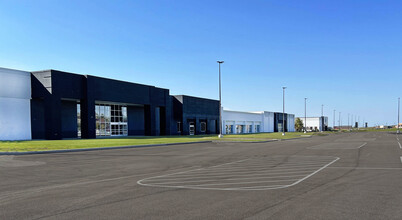 5638-5772 Transportation Blvd, Garfield Heights, OH en alquiler Foto del edificio- Imagen 1 de 12