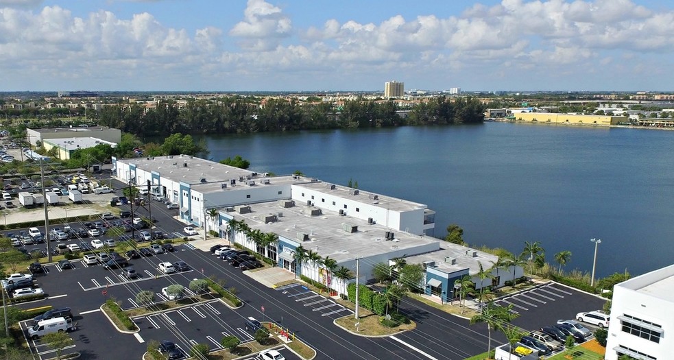 9000 NW 15th St, Doral, FL en alquiler - Foto del edificio - Imagen 1 de 4