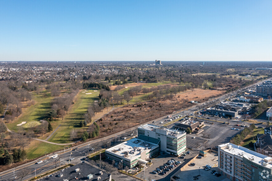 865 Merrick Ave, Westbury, NY en alquiler - Foto del edificio - Imagen 2 de 8