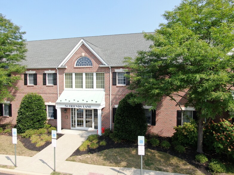 54 Friends Ln, Newtown, PA en alquiler - Foto del edificio - Imagen 3 de 10