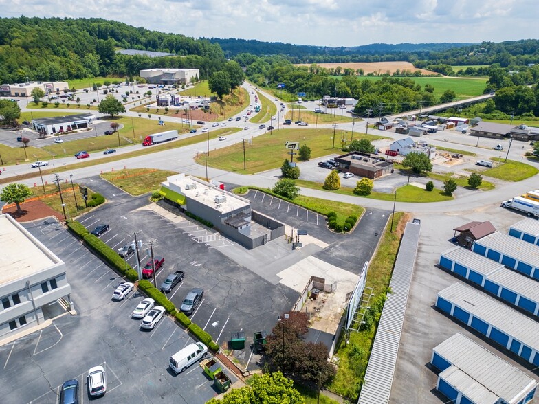 513 Curtis Bridge Rd, Wilkesboro, NC en venta - Foto del edificio - Imagen 1 de 8