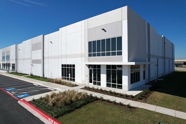 Más detalles de 2605 Dewitt St, Lockhart, TX - Nave en alquiler