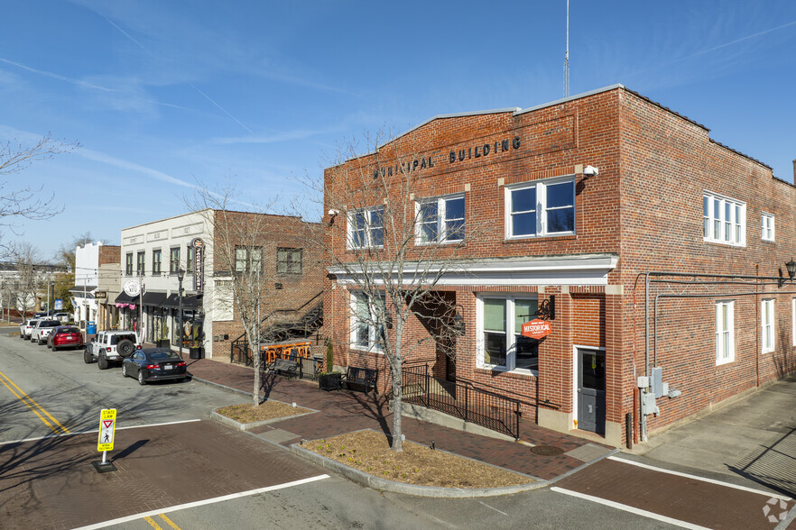 131 S Main St, Mount Holly, NC en venta - Foto del edificio - Imagen 1 de 30