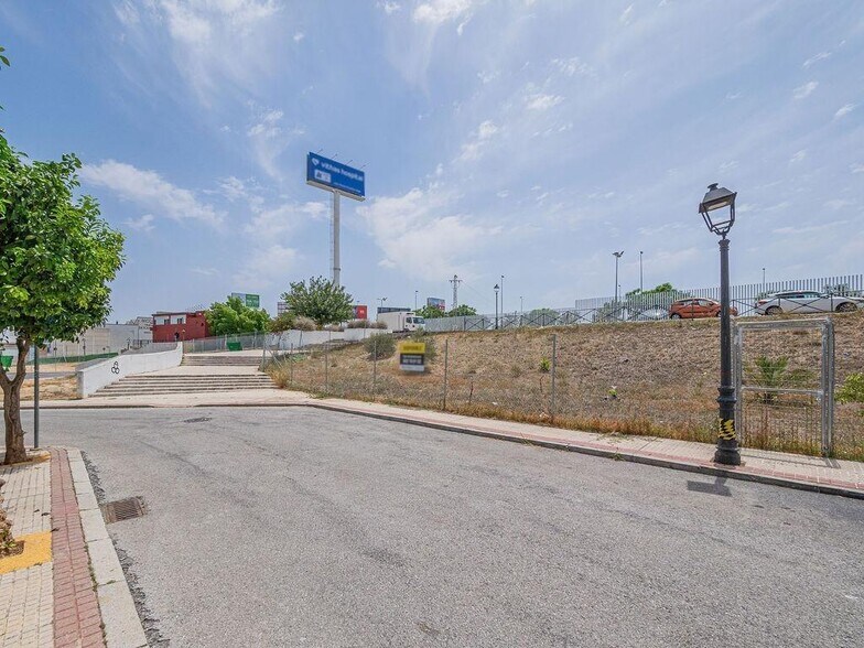 Calle Miguel Ángel Asturias, Castilleja de la Cuesta, Sevilla en venta - Foto del edificio - Imagen 3 de 8