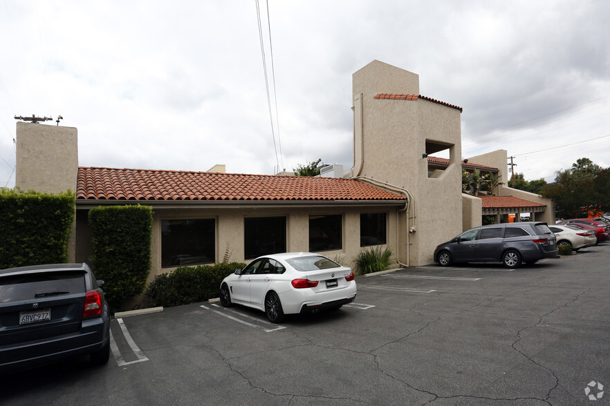 6024 Fallbrook Ave, Woodland Hills, CA en venta - Foto del edificio - Imagen 3 de 8