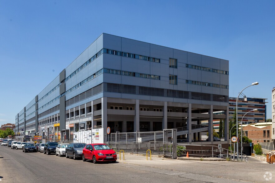 Calle de Isabel Colbrand, 10-12, Madrid, Madrid en alquiler - Foto del edificio - Imagen 3 de 18