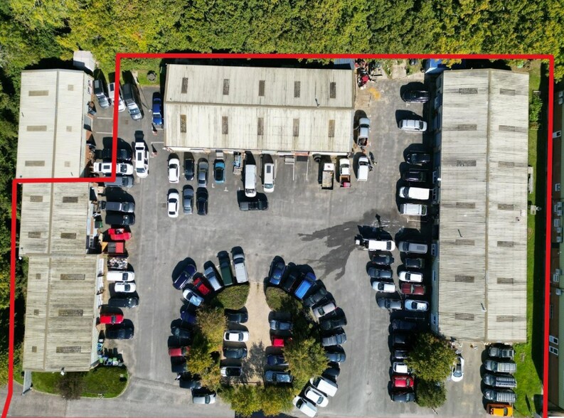 Unit 1-12 & 16-20 Henfield Business Park cartera de 3 inmuebles en venta en LoopNet.es - Foto del edificio - Imagen 3 de 5