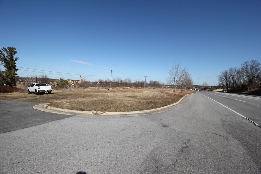 635 Lew Dewitt Blvd, Waynesboro, VA en venta - Foto del edificio - Imagen 3 de 10