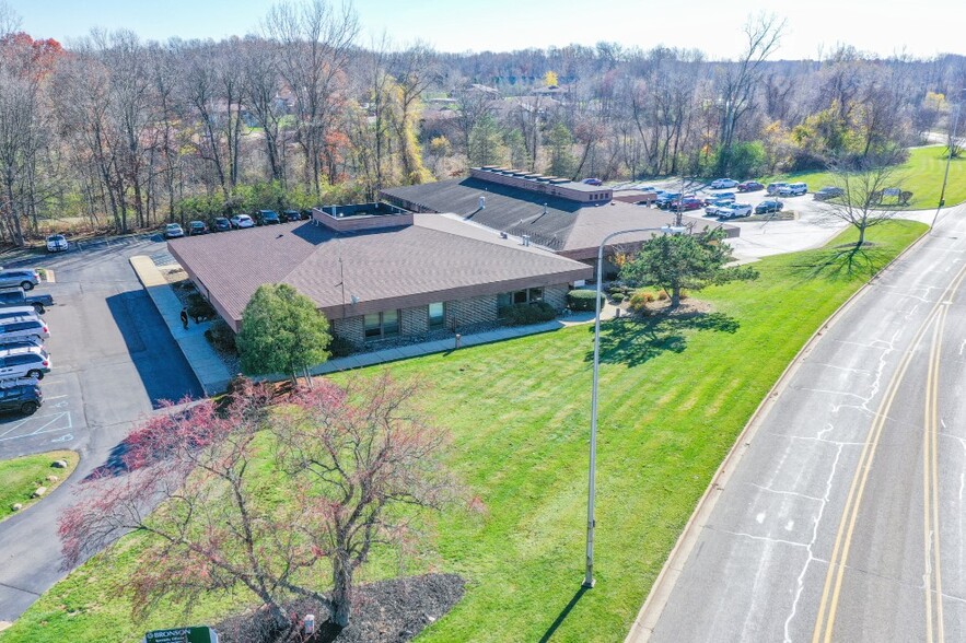 2 Heritage Oak Ln, Battle Creek, MI en venta - Foto del edificio - Imagen 2 de 5