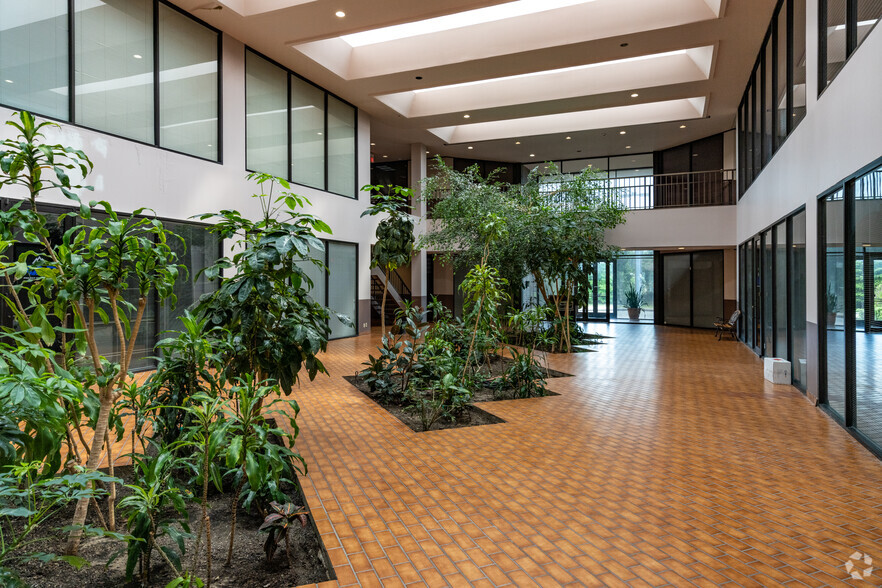 1200 Highway 146 S, La Porte, TX en alquiler - Lobby - Imagen 2 de 4