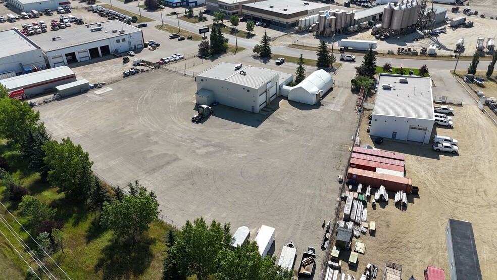 8038 Edgar Industrial Cres, Red Deer, AB en alquiler - Foto del edificio - Imagen 3 de 4