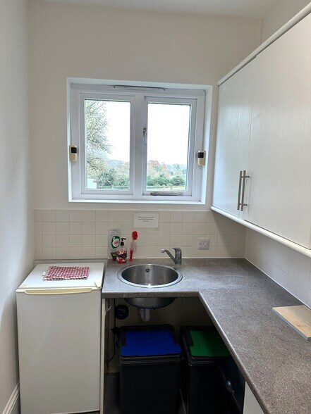 Abbey Barn Ln, High Wycombe en alquiler - Foto del edificio - Imagen 3 de 5