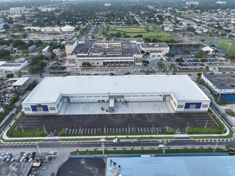 1010 NW 72nd St, Miami, FL en alquiler - Foto del edificio - Imagen 2 de 7