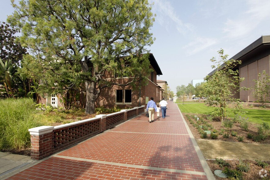 1000 S Fremont Ave, Alhambra, CA en alquiler - Foto del edificio - Imagen 3 de 20
