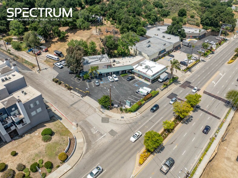 23655 Newhall Ave, Newhall, CA en venta - Foto del edificio - Imagen 3 de 28