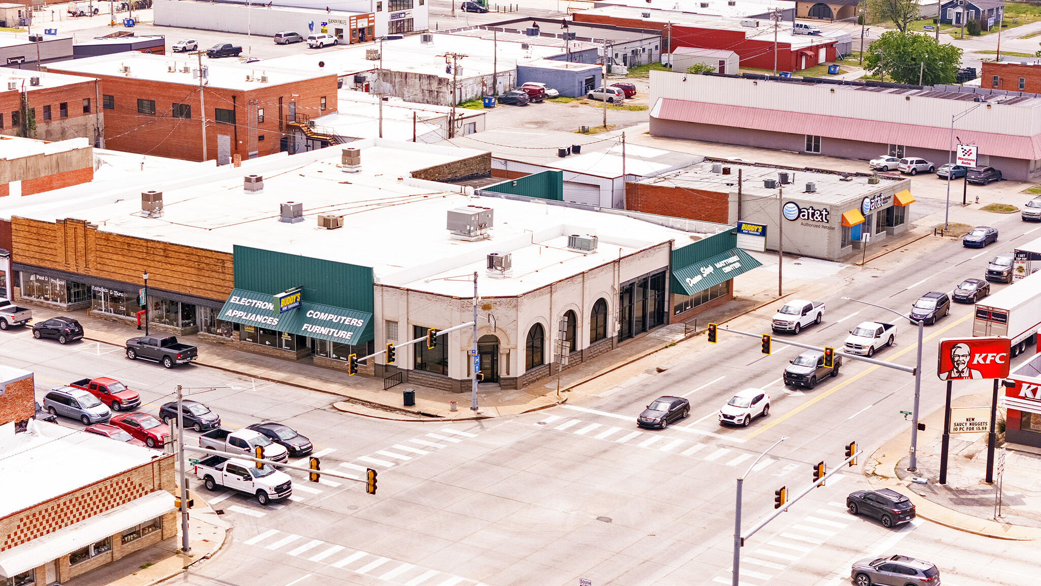 104 E Graham Ave, Pryor, OK en venta Foto del edificio- Imagen 1 de 33