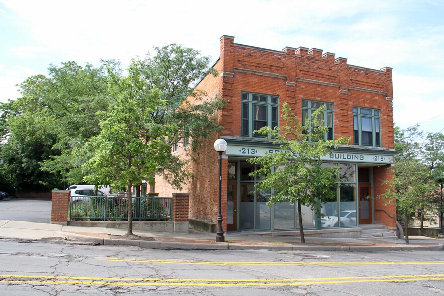 213-215 W Liberty St, Ann Arbor, MI en alquiler - Foto del edificio - Imagen 1 de 5