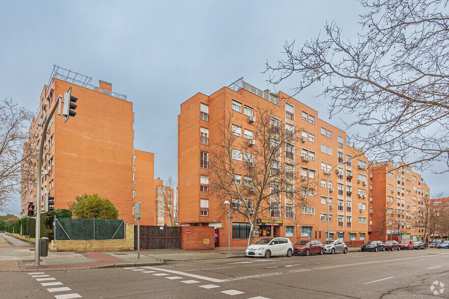 Edificio residencial en Madrid, Madrid en venta - Foto del edificio - Imagen 2 de 2