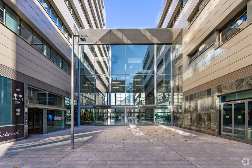 Carrer De Bac De Roda, 56, Barcelona, Barcelona en alquiler - Foto del edificio - Imagen 3 de 4